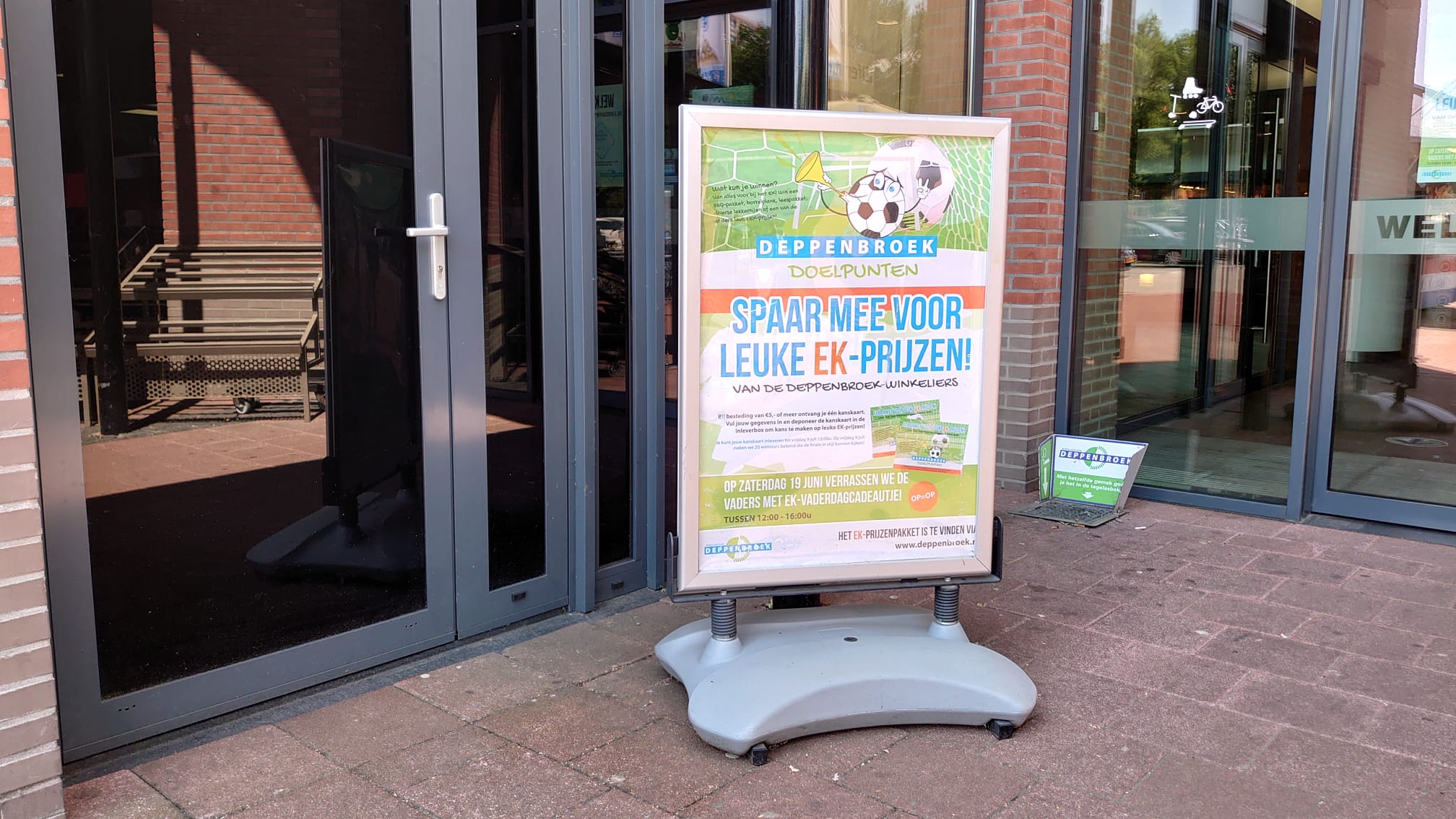 Buitenreclame campagne WK, EK posters stoepbord